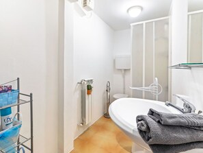 Apartment | Bathroom - Elegant Apartment in Sanremo (Sanremo)