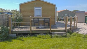 House | Balcony - Beautiful Holiday Home in Grandcamp Near the sea With Swimming Pool (Grandcamp-Maisy)