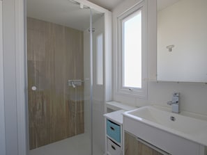 Rumah | Kamar mandi | Shower dan handuk