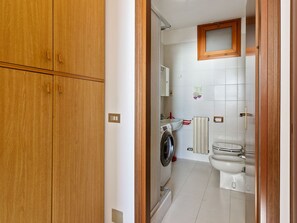 Apartment | Badezimmer | Dusche, Handtücher