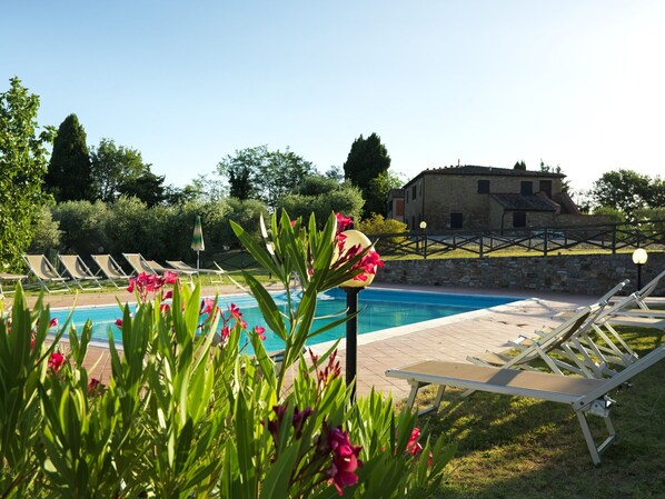 Pool - Tasteful Apartment in Gambassi Terme With Pool (Gambassi Terme)