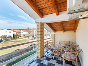 House | Dining - Holiday Home in Jasenice Near Maslenica Beach (Jasenice)