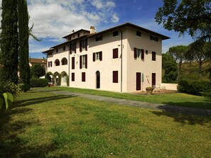 Exterior - Quaint Apartment in Certaldo With Swimming Pool (Certaldo)