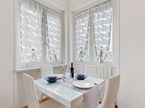 Dining - Central Holiday Home in Sanremo With Balcony (Sanremo)