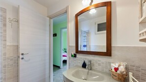 Shower, towels