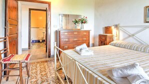 Unclassified image, 4 of 29, button - Tranquil Apartment in Boccheggiano With Private Garden and Shared Swimming Pool (Montieri)