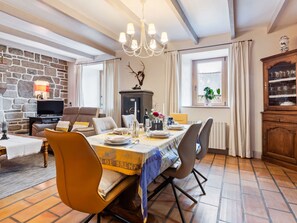 Dining - Serene Holiday Home in Plouigneau With Private Garden (Plouigneau)