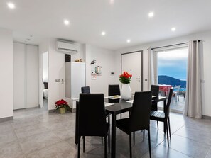 Dining - Comfortable Home in Drap With Pool, 15 min From the Beach (Drap)
