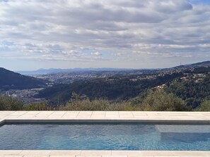 Outdoor pool - Comfortable Home in Drap With Pool, 15 min From the Beach (Drap)