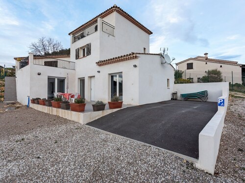 Comfortable Home in Drap With Pool, 15 min From the Beach