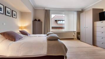 House | 5 bedrooms, individually furnished, iron/ironing board, bed sheets