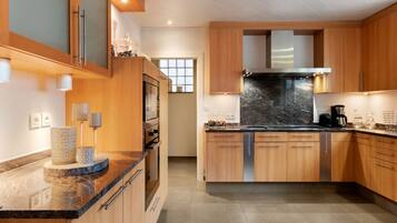 House | Private kitchen | Fridge, microwave, oven, dishwasher