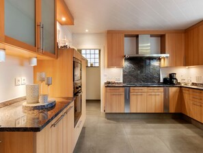 Casa | Cozinha privada | Geladeira, micro-ondas, fogão, lava-louças