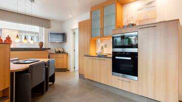 House | Private kitchen | Fridge, microwave, oven, dishwasher