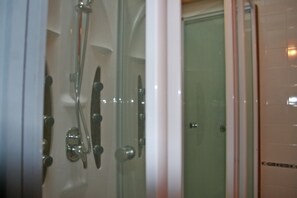 House | Bathroom - Villa in Fayence With Pool and Garden (Fayence)