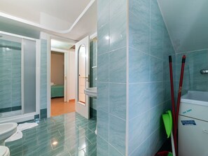 Shower, towels - Lovely Apartment in Villammare (Vibonati)