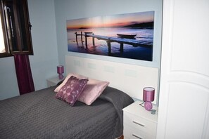 1 slaapkamer, een strijkplank/strijkijzer, gratis wifi, beddengoed