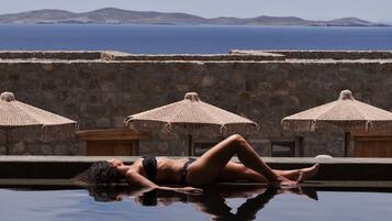 Outdoor pool, pool umbrellas, sun loungers