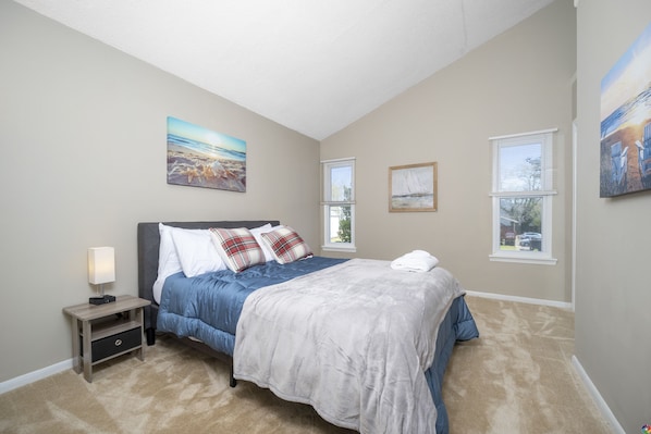 2 bedrooms, travel cot, WiFi, bed sheets