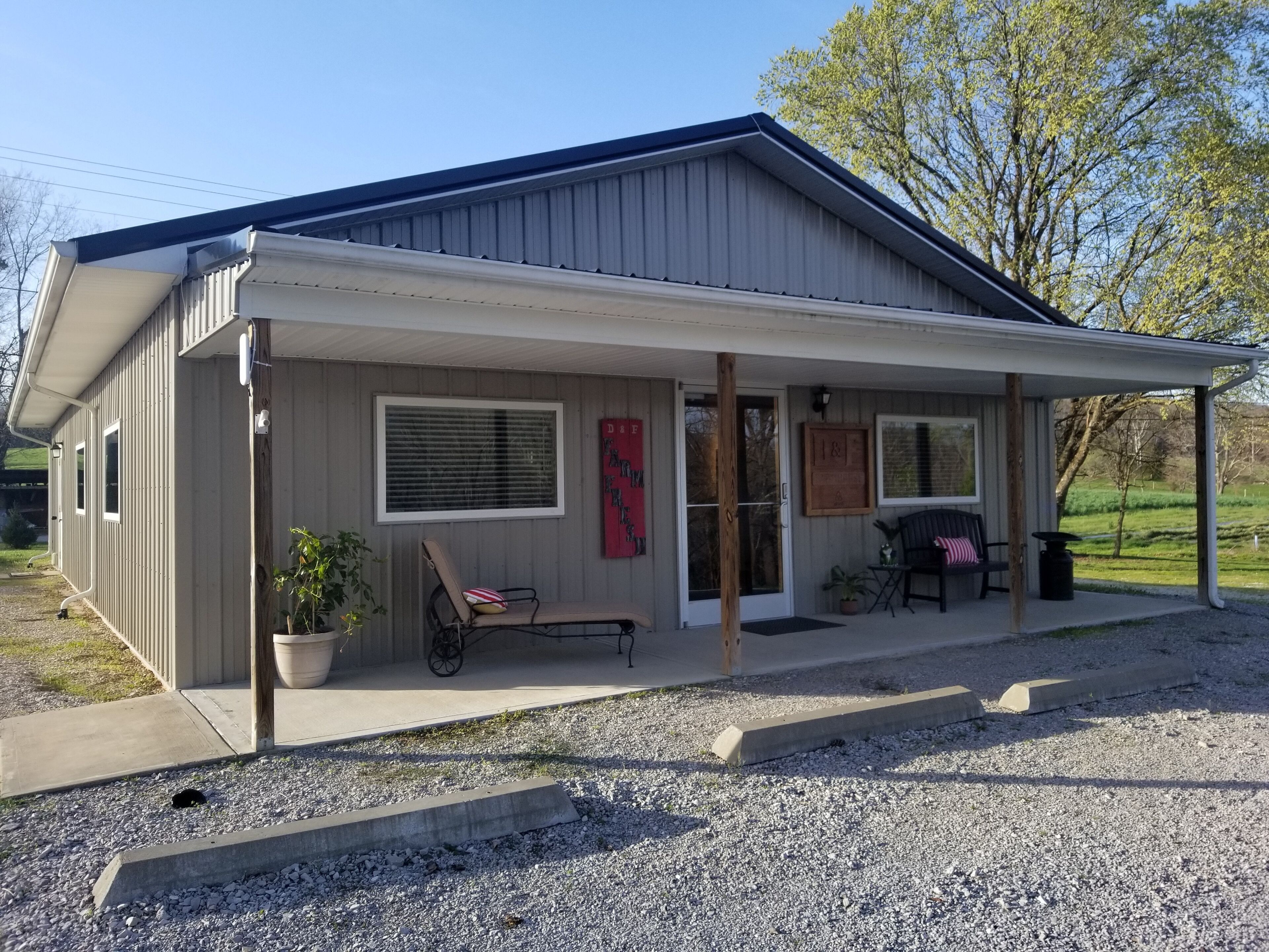 D&F Farmhouse, 1500 sq. ft., Parking for boats/trailers, close to marinas /lake