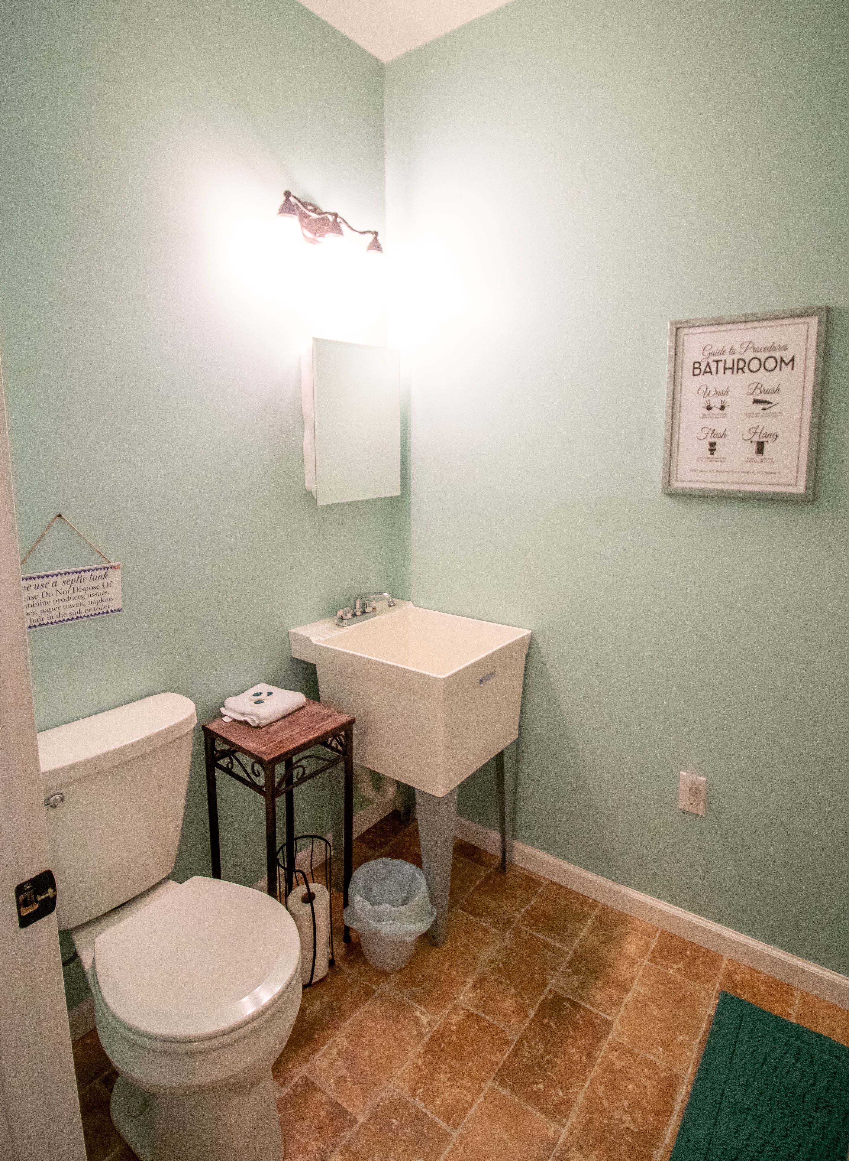 Douche, serviettes fournies, savon, shampoing