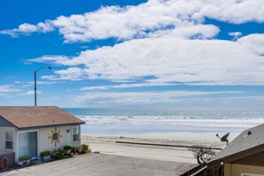 On the beach - City Beach House #B - Oceanfront (Oceanside)