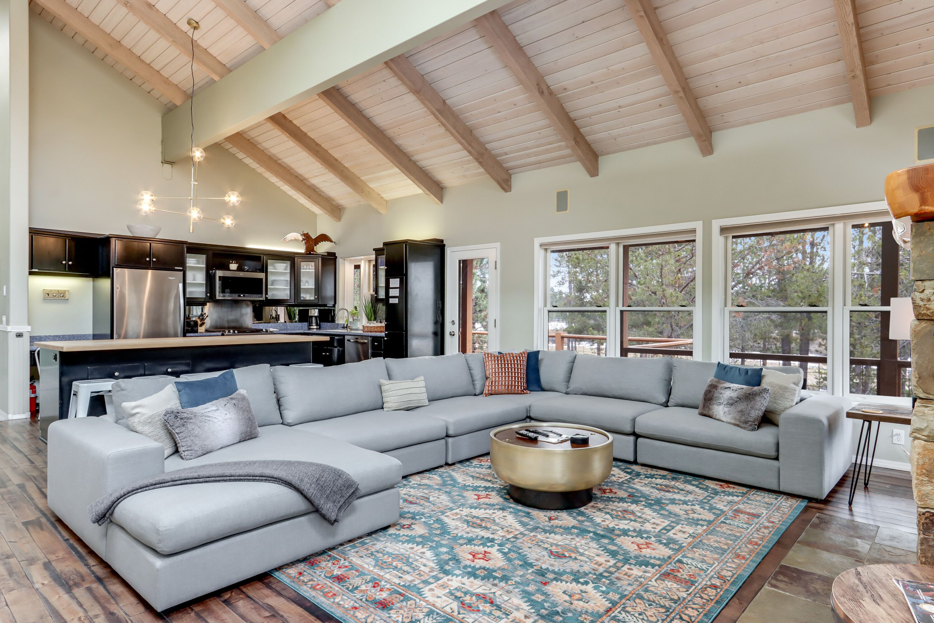 Deschutes Riverfront Retreat, 3 acres, Dock, Hot Tub, Pool Table, Disc Golf