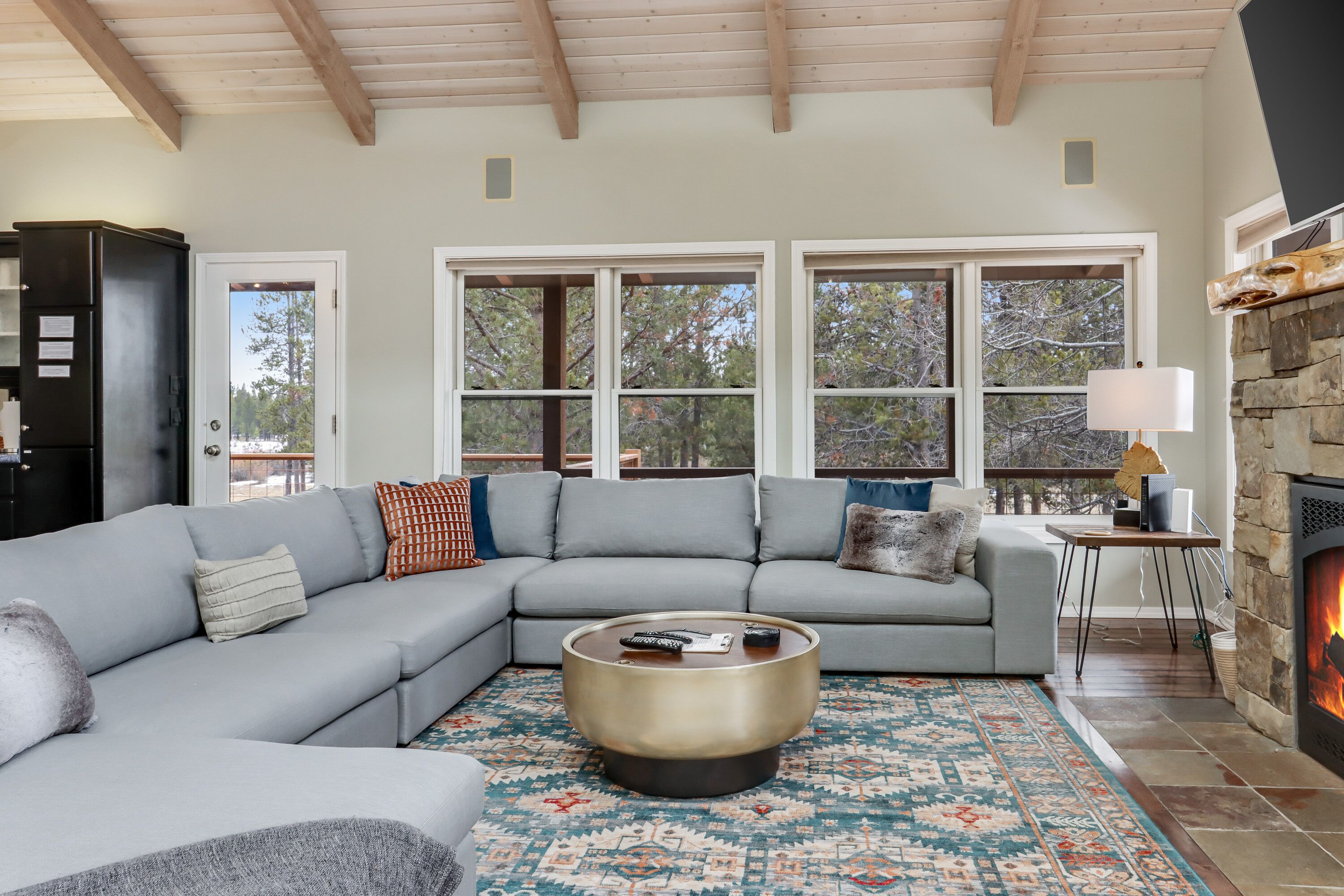 Deschutes Riverfront Retreat, 3 acres, Dock, Hot Tub, Pool Table, Disc Golf