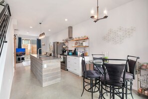 Dining - Best Seattle Georgetown House (Seattle)