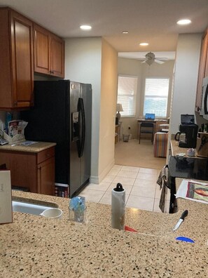Private kitchen - Near Siesta Key beaches, Many resurants, malls  of  condo on Tamiani trail (Sarasota)