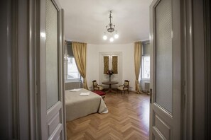 3 bedrooms, WiFi - ROYAL RESIDENCE PRAGUE CASTLE 160 m2 + BALCONY (Prague)