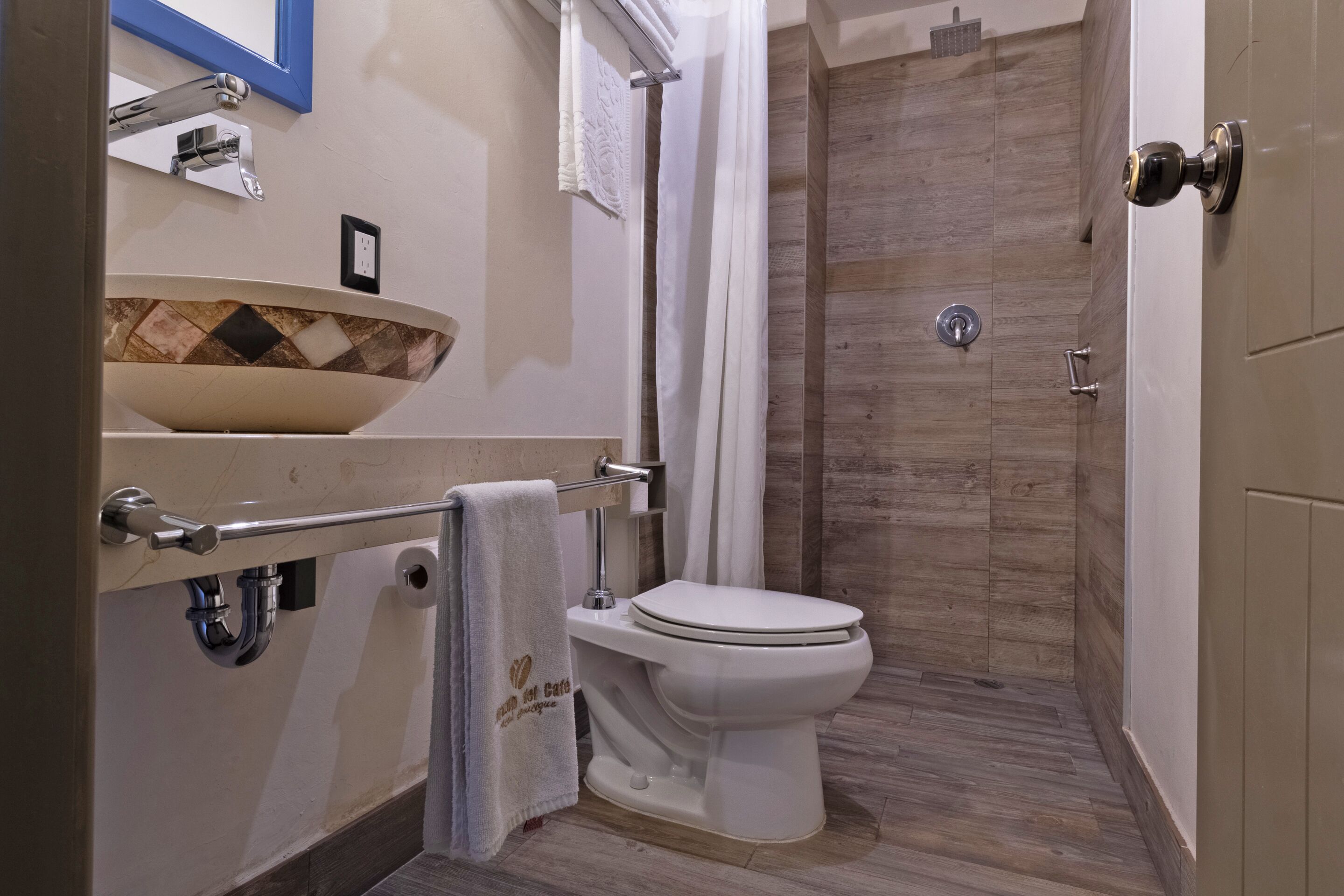 standard room | bathroom | shower, free toiletries, hair dryer, towels