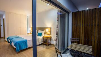 4 quartos, Wi-Fi de cortesia, roupa de cama