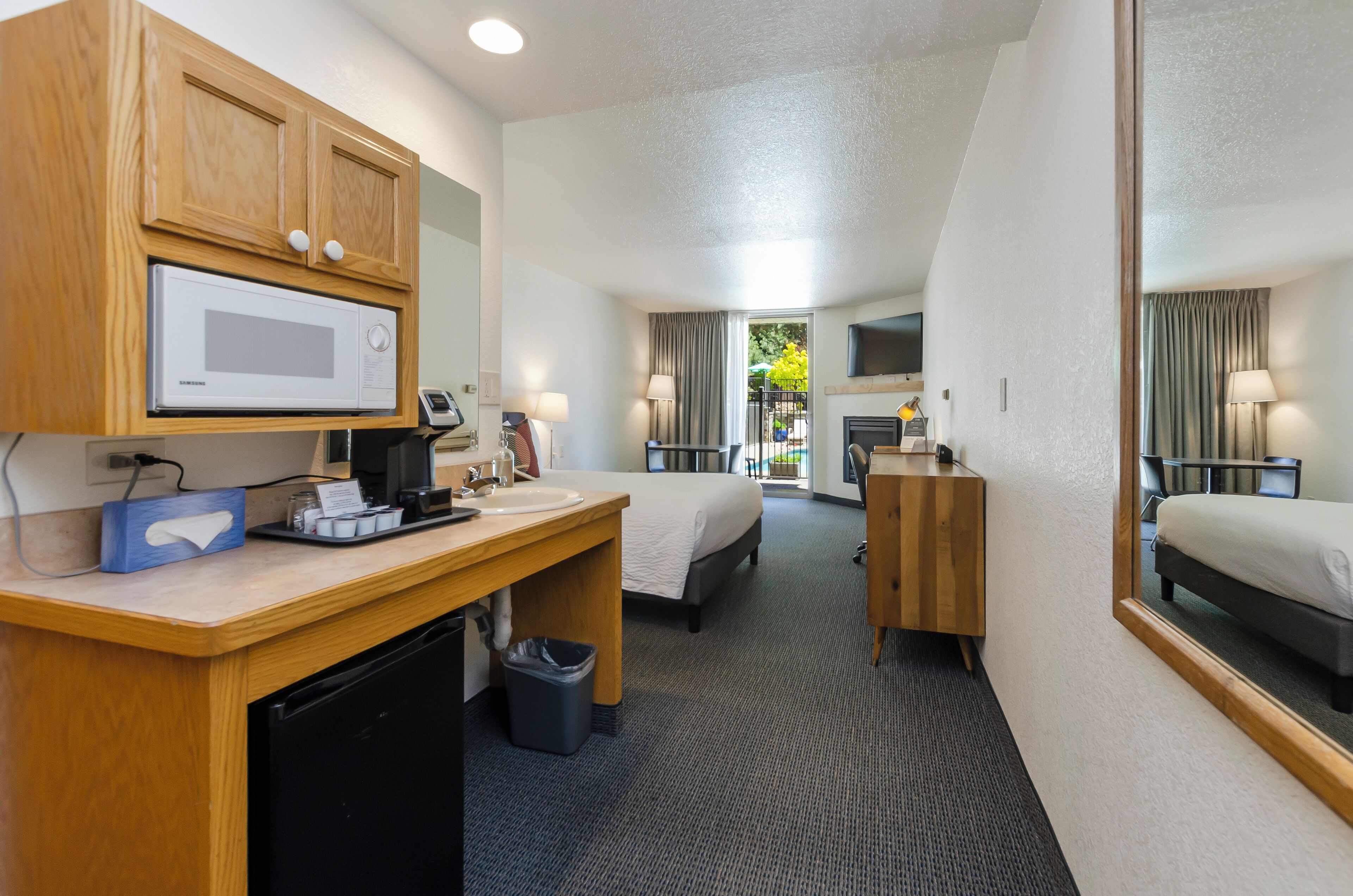 经典客房, 1 张大床, 无障碍浴缸 | 办公桌、笔记本电脑工作区、遮光窗帘、隔音