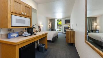 Klassieke kamer, 1 queensize bed, rolstoeltoegankelijk bad | Hypoallergeen beddengoed, verduisterende gordijnen, geluiddichte muren