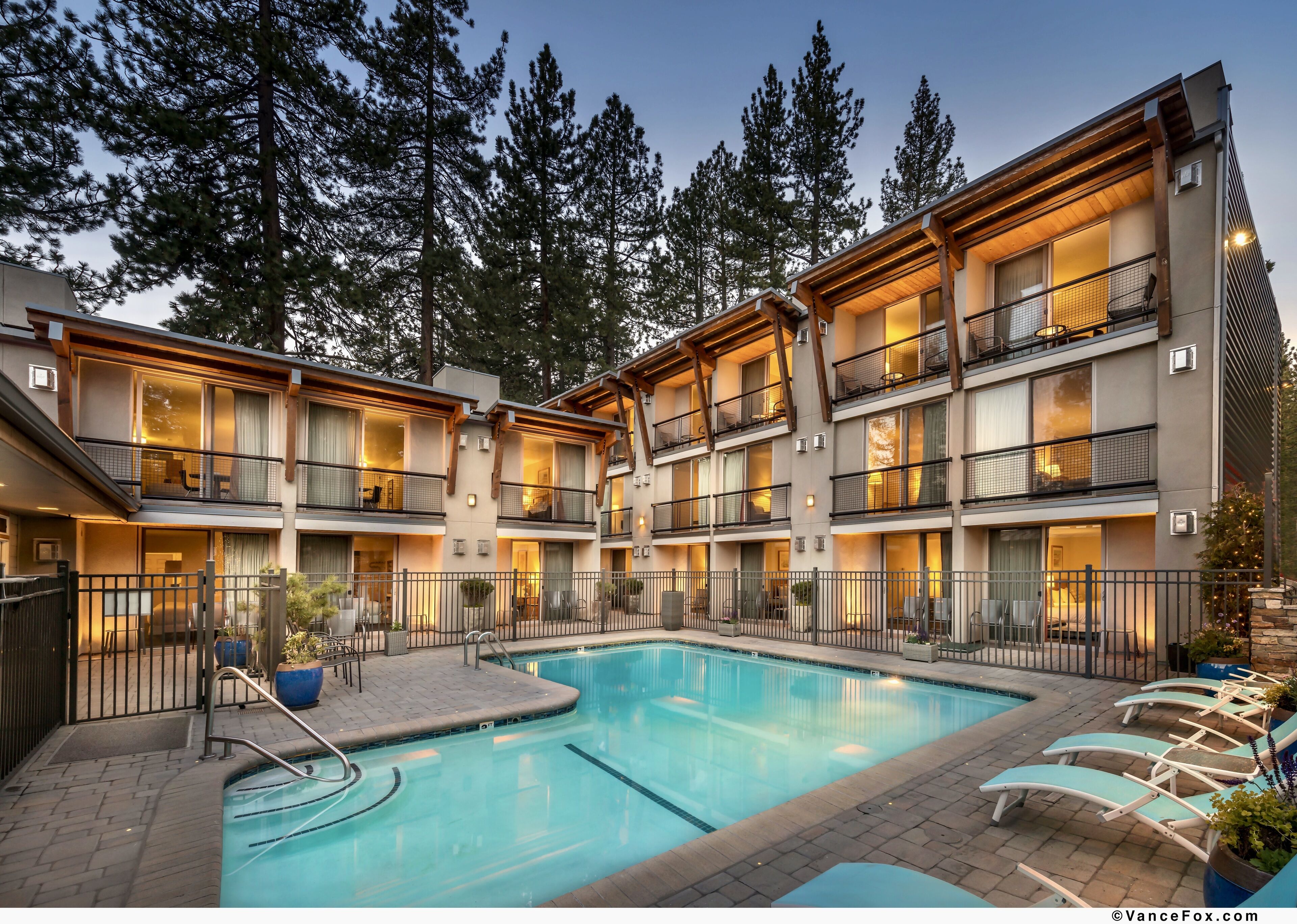 Piscine extérieure (ouverte en saison), chaises longues