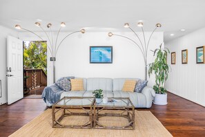 Smart TV, libri, impianto stereo