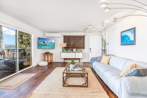 Smart TV, libros y estéreo