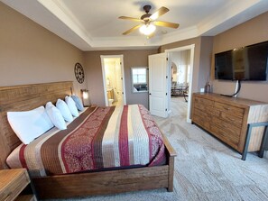 2 bedrooms, iron/ironing board, free WiFi, bed sheets - Table Rock Lake Walk-in Log Cabin by Silver Dollar City! Remodeled! Great Rates! (Branson)