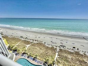 On the beach - Amenities Galore!! Direct Oceanfront Private Balconies lots of Room for the whole family 1522 (North Myrtle Beach)