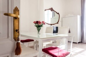 Dining - Luxury Designer Rome  — St. Peter Dome View (Roma)