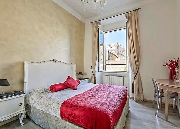 3 bedrooms, desk, iron/ironing board, free WiFi - Luxury Designer Rome  — St. Peter Dome View (Roma)