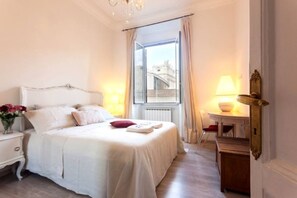 3 habitaciones, escritorio, tabla de planchar con plancha y wifi gratis 