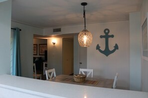 Interior detail - Boardwalk A8 by Surfside VR (Pensacola Beach)