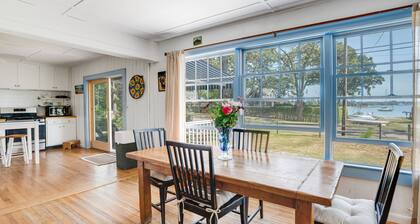 Lovely Shelter Island cottage with panoramic bay views, secluded, screened...