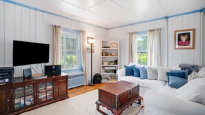 TV, fireplace, stereo