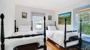 4 bedrooms, iron/ironing board, travel cot, Internet