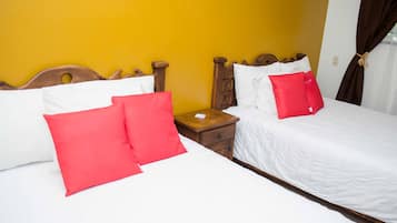 Habitación cuádruple estándar, 2 camas dobles | Escritorio y wifi gratis
