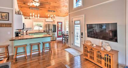 Hot Tub, Fire Pit: Family-Friendly Murphy Home