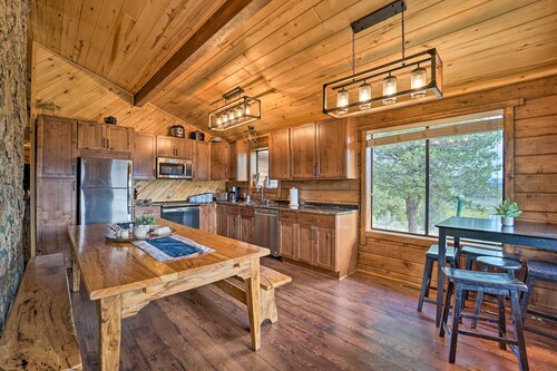 Sprawling Mountain-View Cabin: 5 Mi to Mesa Verde